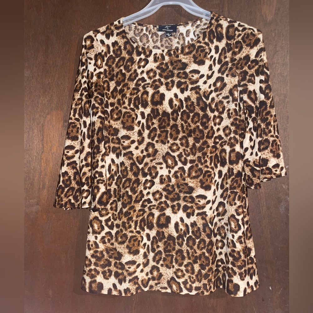 Cheetah print shirt. Flare sleeves. Large. Nina Leonard